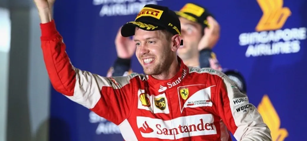 F1 GP Singapore 2015, Vettel trionfa dopo lungo duello con Ricciardo, Raikkonen 3°, ritiro per Hamilton