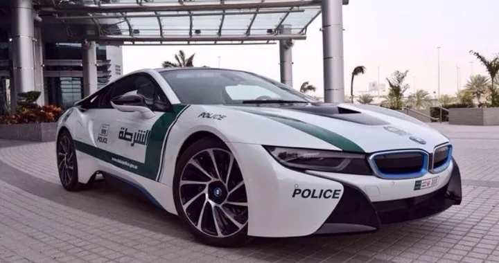 Una BMW i8 per la Polizia del Dubai