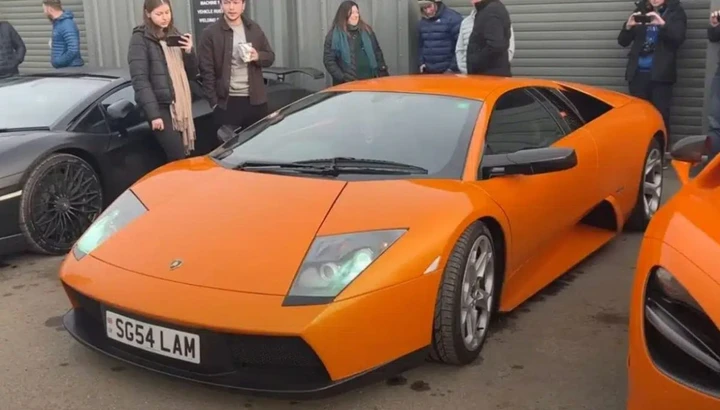Ripara la sua Lamborghini Murciélago da 480.000 km con 2.500 dollari