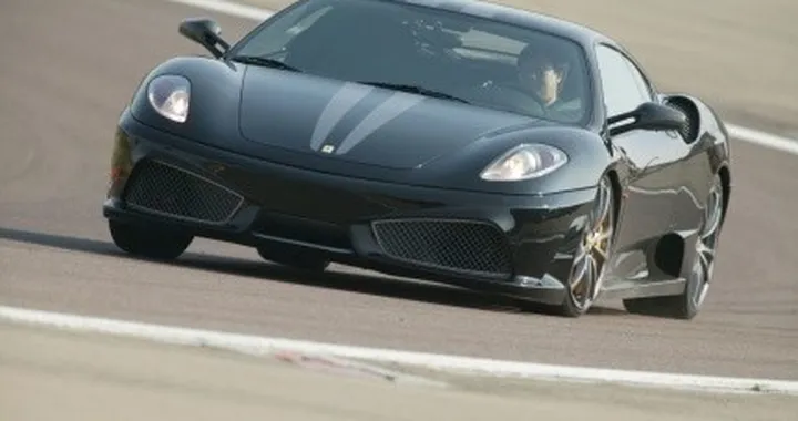 Ferrari 430 Scuderia: grinta in nero