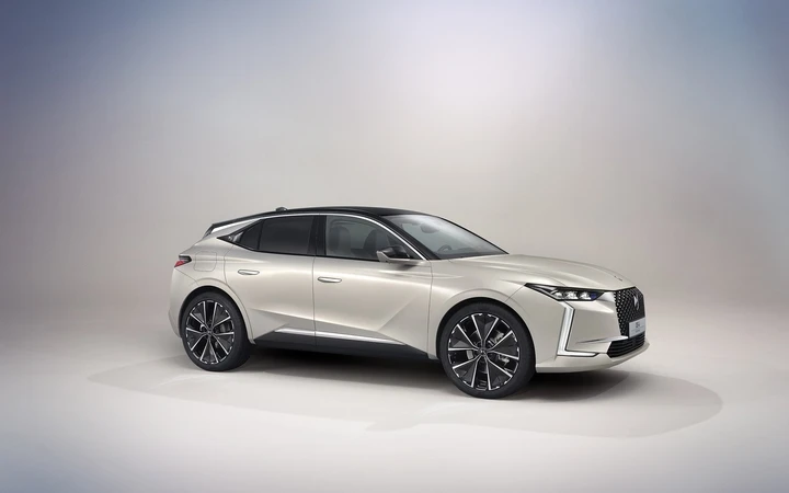 Nuova DS 4: allo studio la versione sportiva Performance?