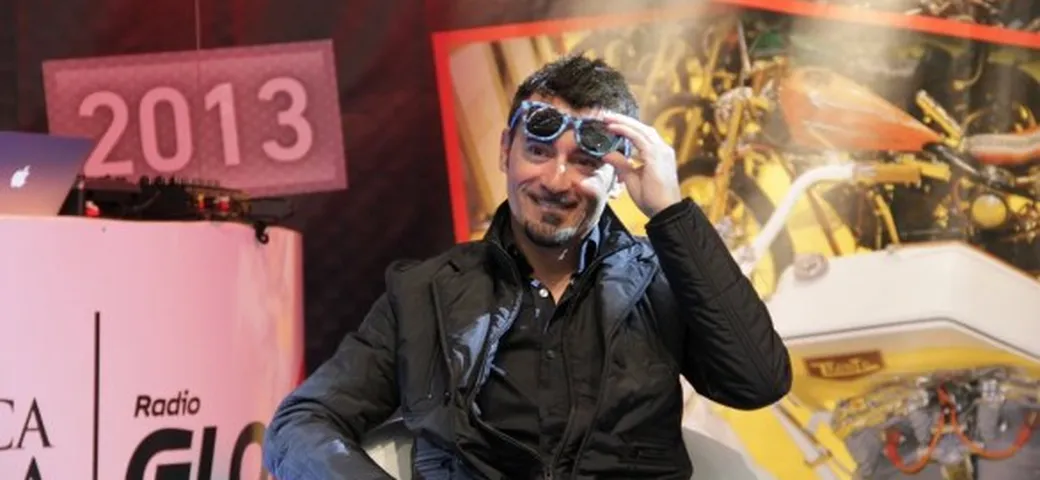 Max Biaggi presenta Oltre, l'autobiografia del Corsaro Nero