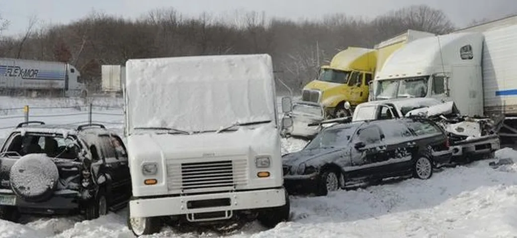 Il video del gigantesco tamponamento a catena sulla Interstate 94