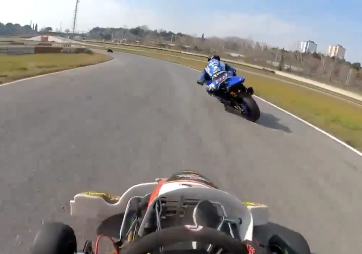 Allenamenti alla Sofuoglu: insegue in kart i fratelli Oncu e Razgatlioglu