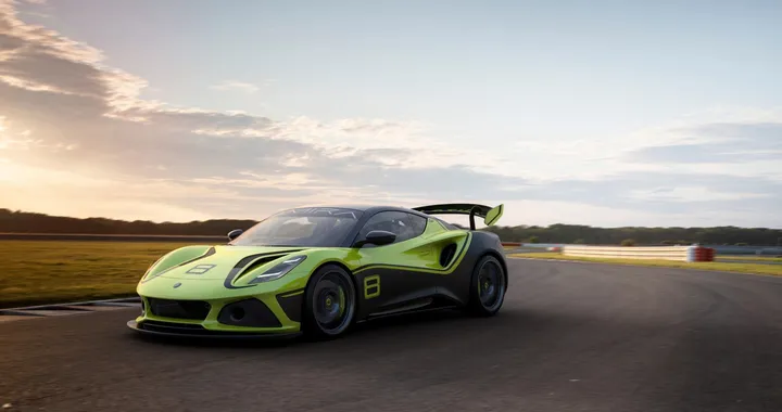 Lotus Emira: ecco la nuova versione GT4 da pista