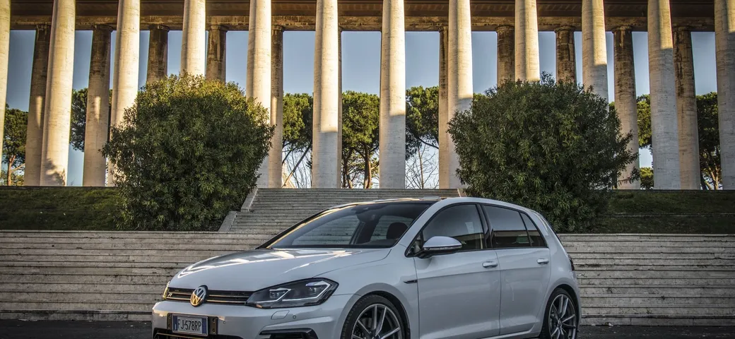 Volkswagen Golf 8: nuove indiscrezioni sulla versione sportiva R