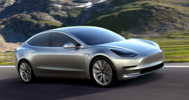 Tesla Model 3 in Italia: "prenotabile" ma non "configurabile"