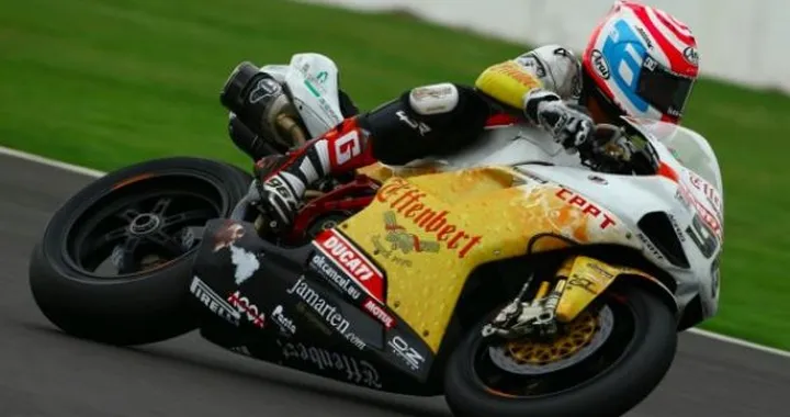 SBK, Silverstone: Superpole di Kuba Smrz, davanti a Camier e Guintoli. Biaggi solo 11°.