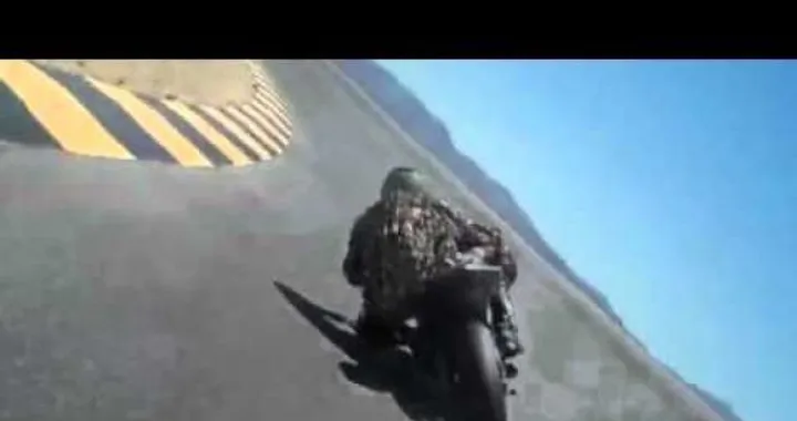 Video: mi gratto la cabeza... in curva!