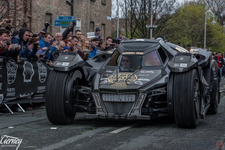 Gumball 3000: la Batmobile con motore Lamborghini