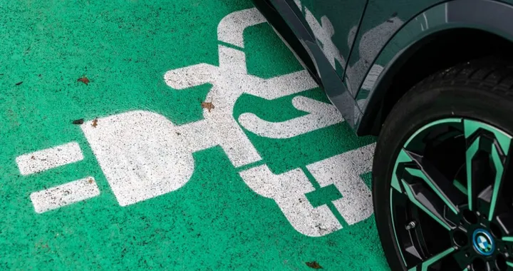 Incentivi auto elettriche 2025: solo metà degli italiani potrà beneficiarne