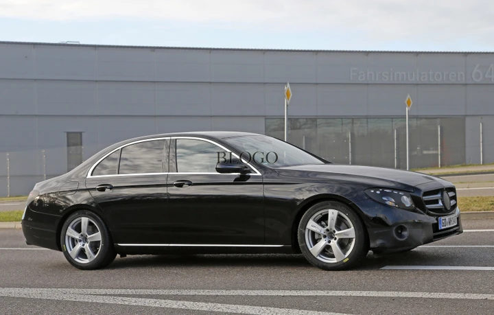 Foto spia Mercedes Classe E