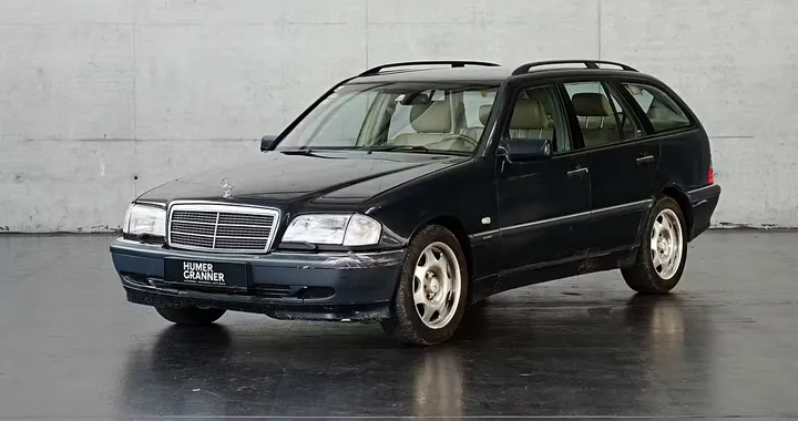 La Mercedes di Niki Lauda va all'asta a 5.000 euro: ma c'è un problema