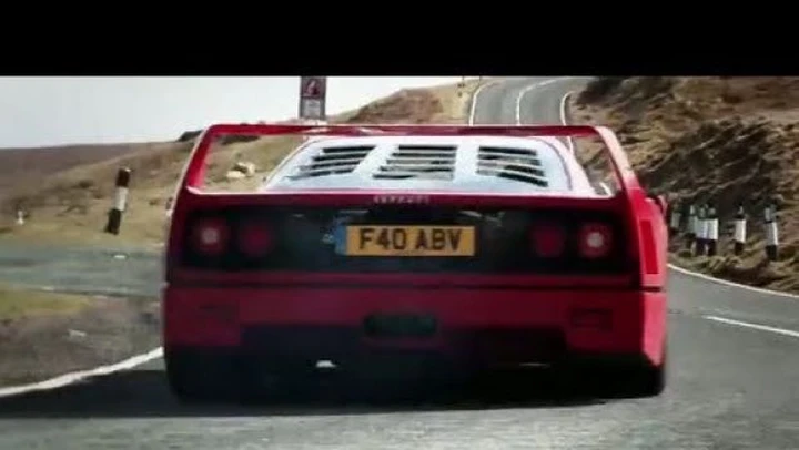 Video: Porsche 911 GT2 RS contro Noble M600, Jaguar XJ220 e Ferrari F40