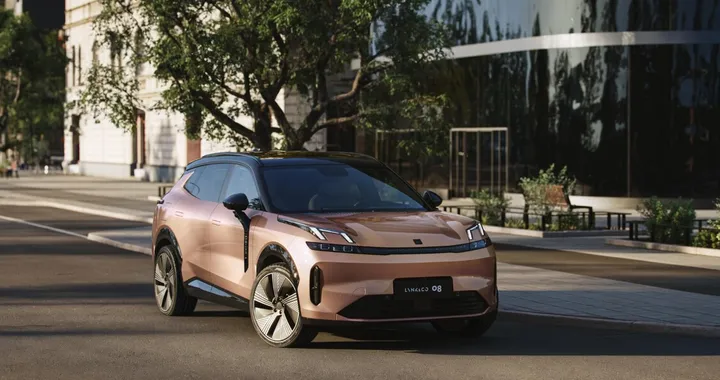 Lynk&amp;Co 08, disponibile in Italia da 52.995 euro