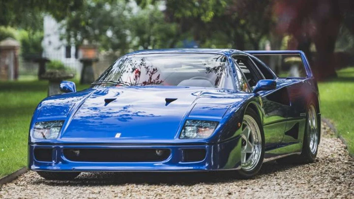 Ferrari: una iconica F40 blu venduta per oltre 1 milione di sterline