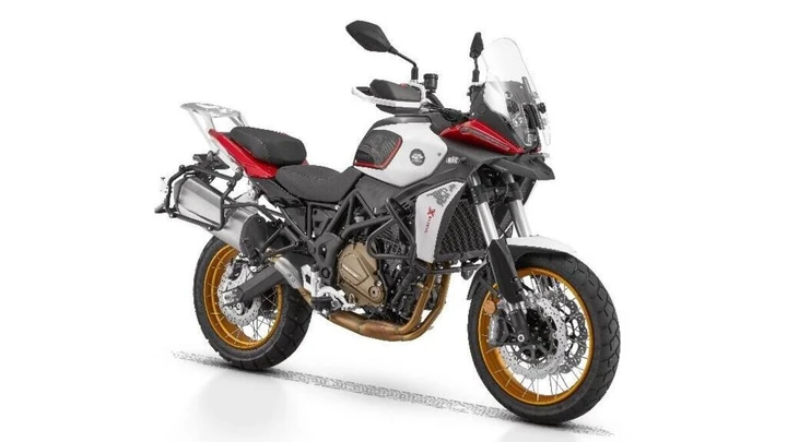 QJ Motor SRT700S e SX: 70 cavalli di versatilità e tecnologia a meno di 8.000 euro