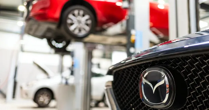 Mazda rivuole le sue auto più vecchie: nel mirino ci sono le officine indipendenti