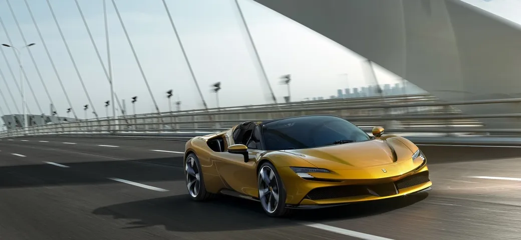 Ferrari SF90 Spider: 1000 CV a cielo aperto