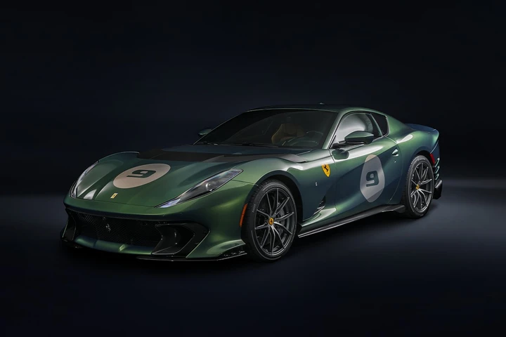 Ferrari 812 Competizione in Verde Minerale per stupire gli occhi