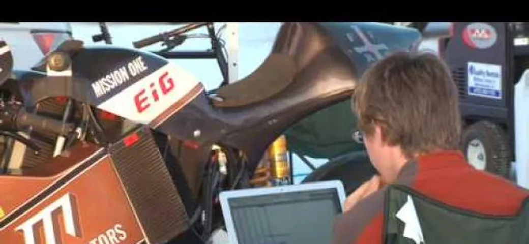 Nuovo record di velocità per una moto elettrica, 241.5 km/h (159 mph)
