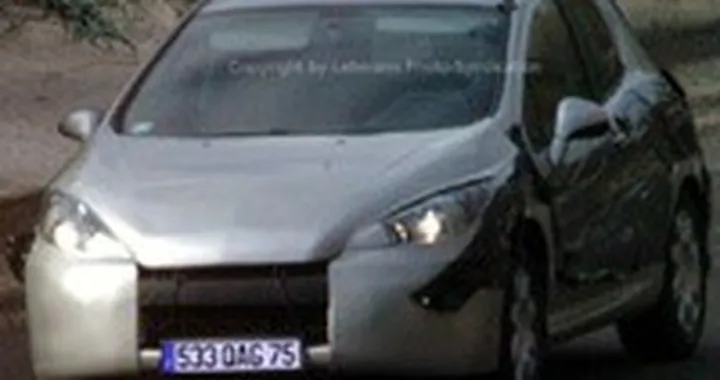 Peugeot 308, nuove foto-spia