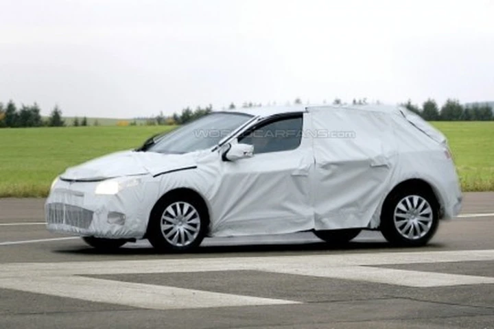 Nuova Renault Megane: foto spia