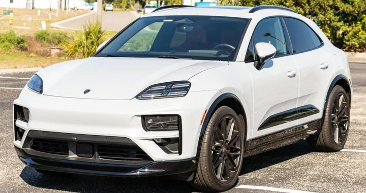 Compra una Porsche senza avvertire la moglie: nella rivendita ci perde tanto