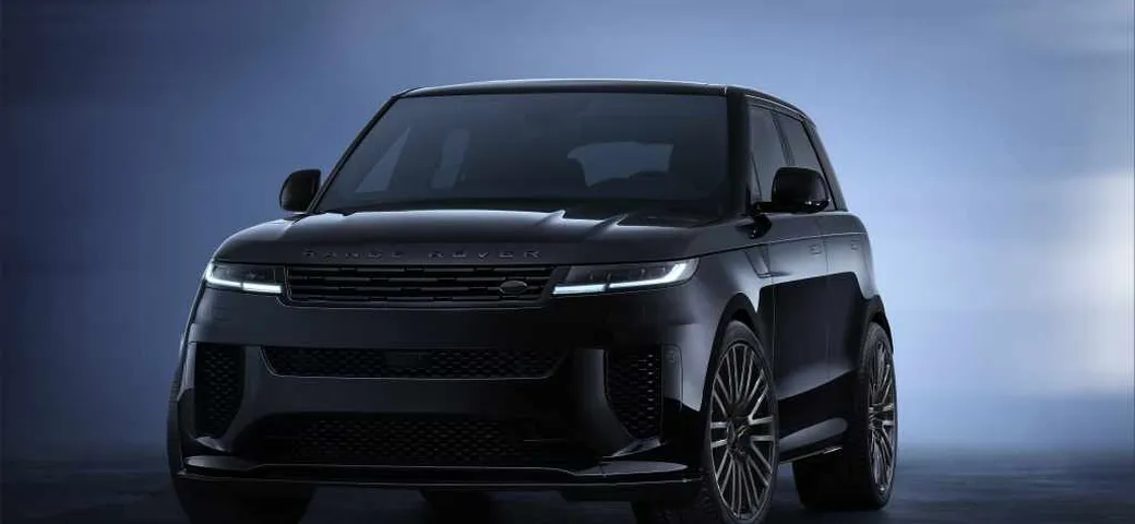 Range Rover Sport SV Black: sportività in abito scuro