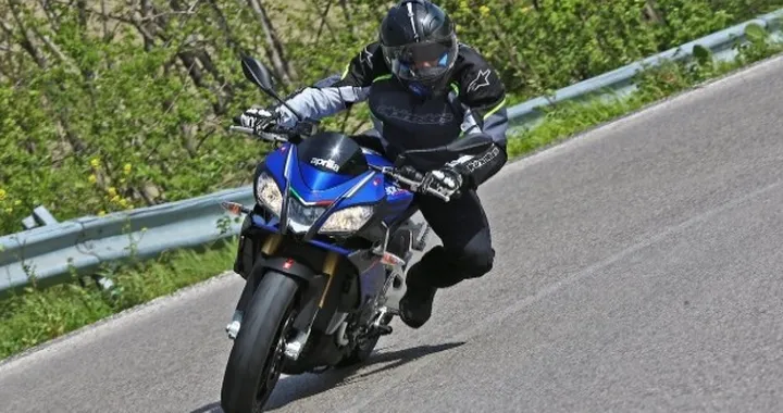Aprilia Tuono V4 1100 RR 2015: il nostro test su strada