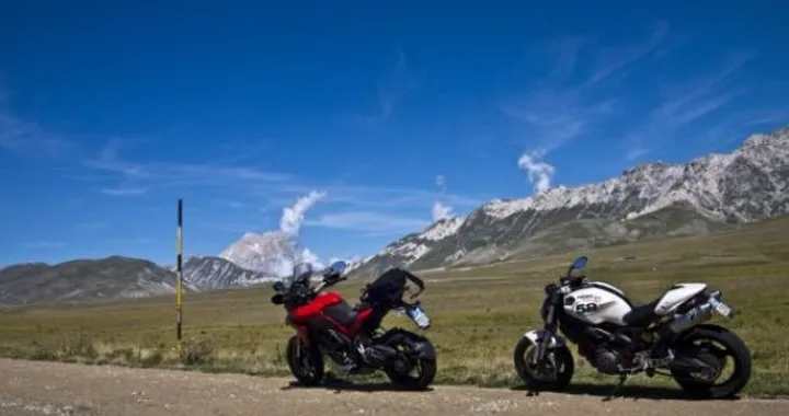 Foto del giorno: Monster e Multistrada in Abruzzo