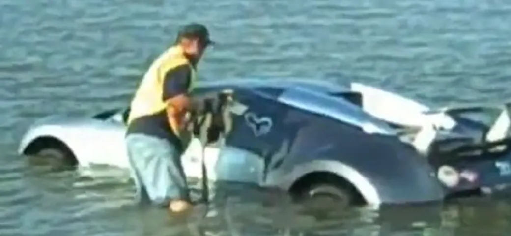 Bugatti Veyron: dichiarato colpevole di truffa il proprietario dell'esemplare che finì nel lago