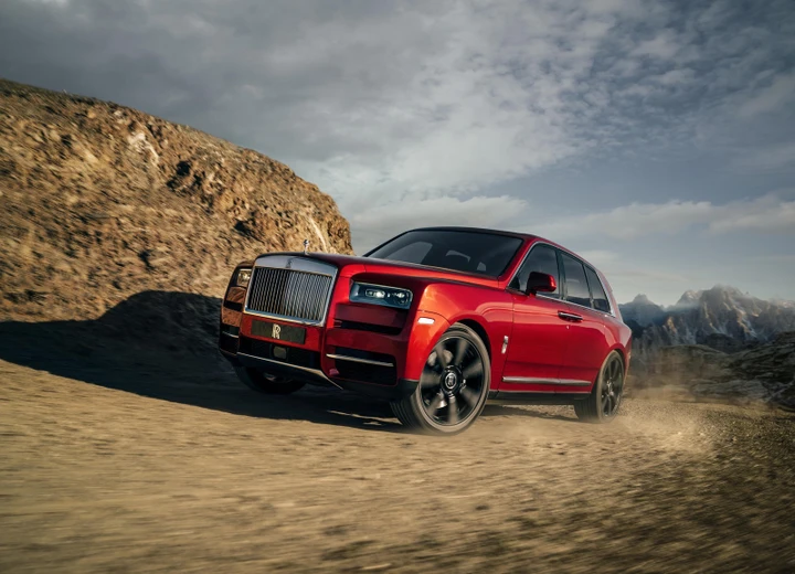 Rolls-Royce Cullinan: tutte le caratteristiche della inedita SUV