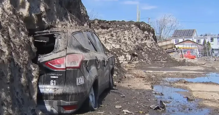 Veicoli distrutti dal peso della neve: cosa può accadere con emergenze meteo estreme