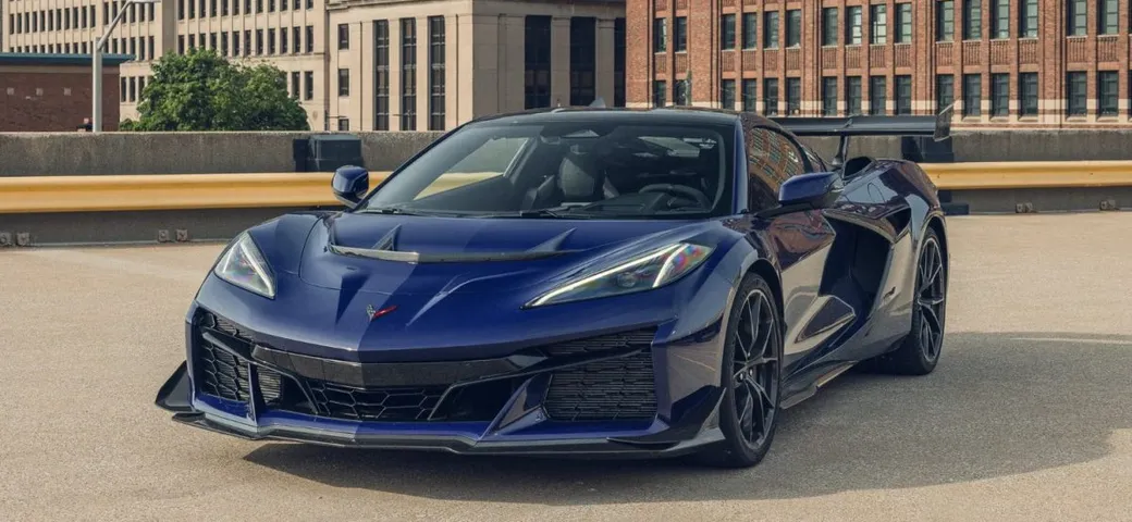 Chevrolet Corvette ZR1 2025: la supercar da 1.064 CV che fa discutere per il prezzo