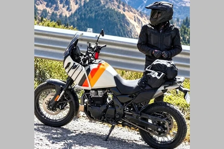 Royal Enfield Himalayan 750 quasi senza veli: due versioni e oltre 60 CV