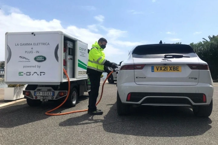 Jaguar Land Rover: con la colonnina mobile E-GAP la ricarica è on demand