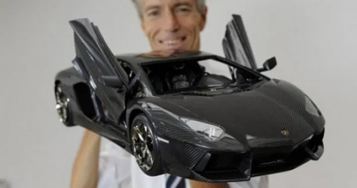 Curiosità: 3.5 milioni di euro per una Lamborghini Aventador LP700-4... in scala 1:8!