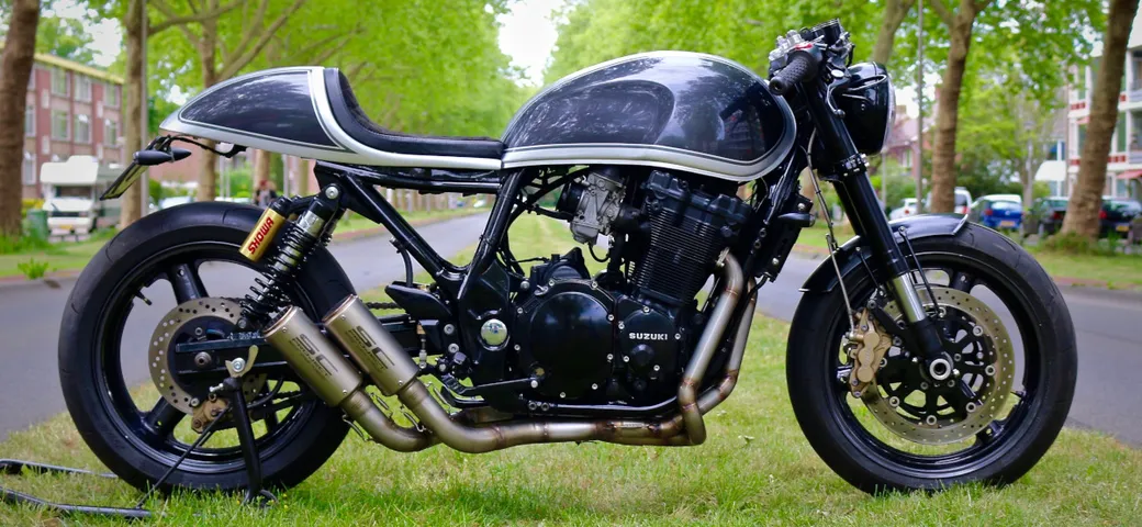 Da 86 a 130 CV: la Suzuki Inazuma si trasforma in una Café Racer da 250 km/h