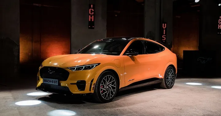 Ford Mustang Mach-E GT, debutta in Italia il SUV elettrico sportivo