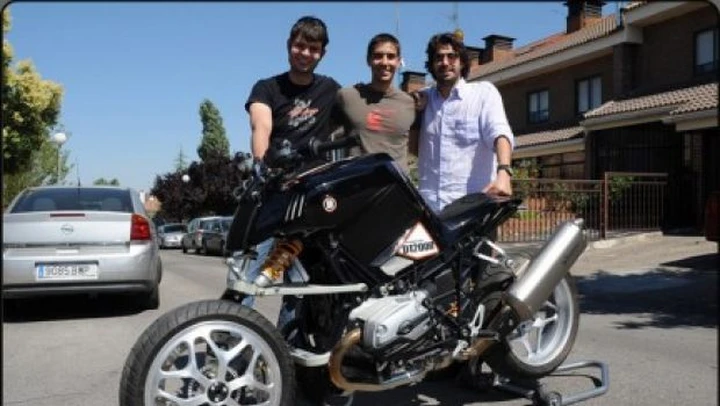 DeChaves Garage: arte e tecnica motociclistica spagnola