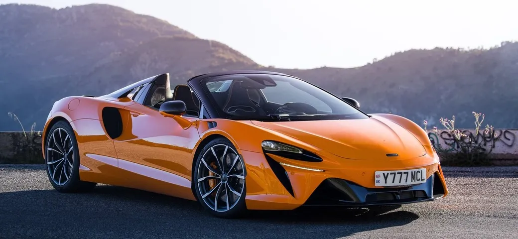McLaren Artura Spider: anteprima nazionale al Salone Auto Torino 2024