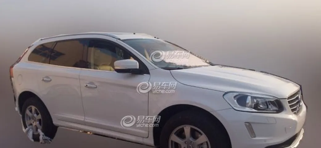 Volvo XC60: dalla Cina le foto spia del restyling