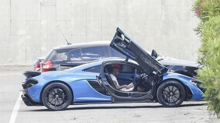 Mercedes punzecchia McLaren su Twitter