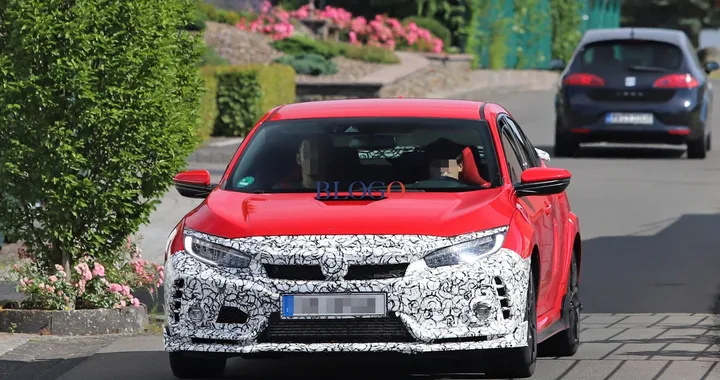 Honda Civic Type R: foto spia della versione restyling?
