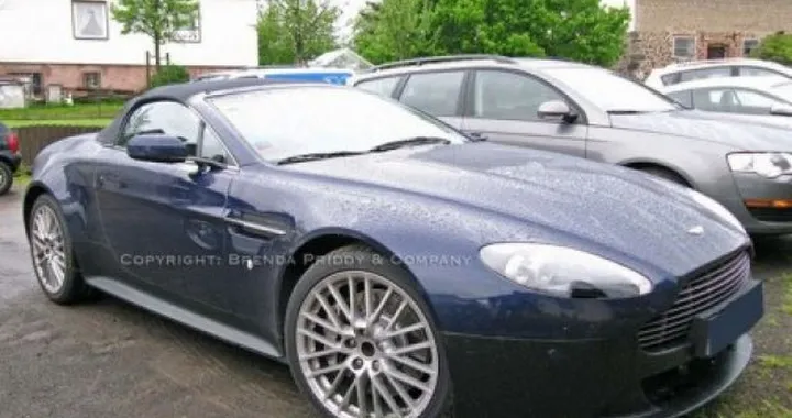 Aston Martin: foto spia della V12 Vantage Roadster