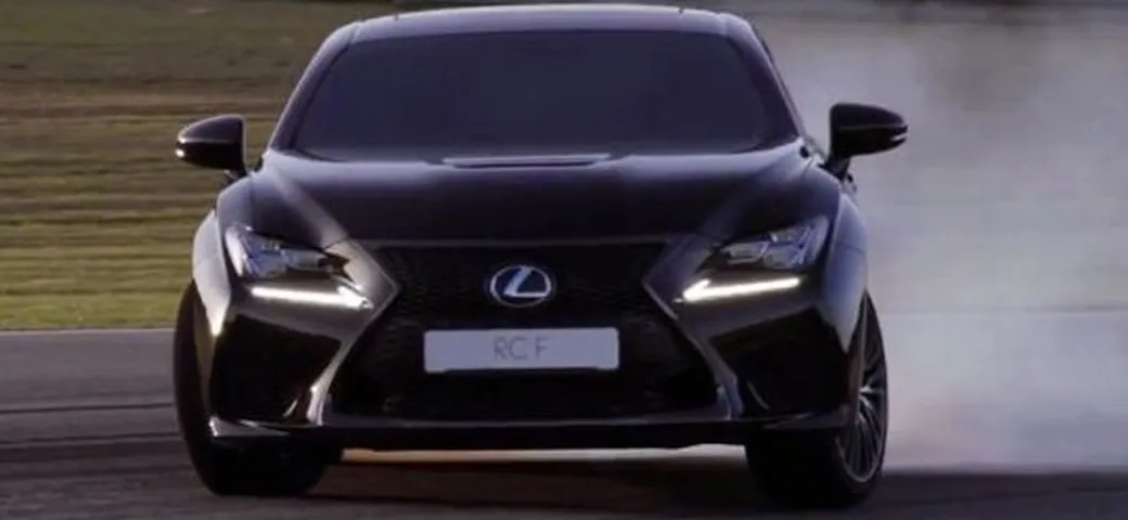 Video: Lexus RC-F in pista con Alex Wurz