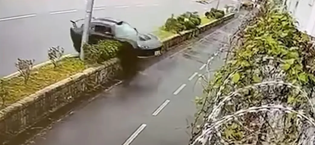 Incidente con volo per la Lotus che si spezza a metà [Video]