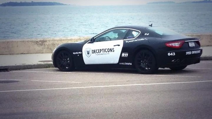 Maserati Granturismo: la livrea della Polizia costa l'arresto ad un ragazzo statunitense