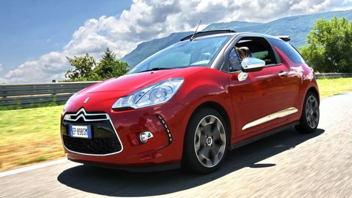 Citroën DS3 Cabrio: test su strada e pista con Alessandra